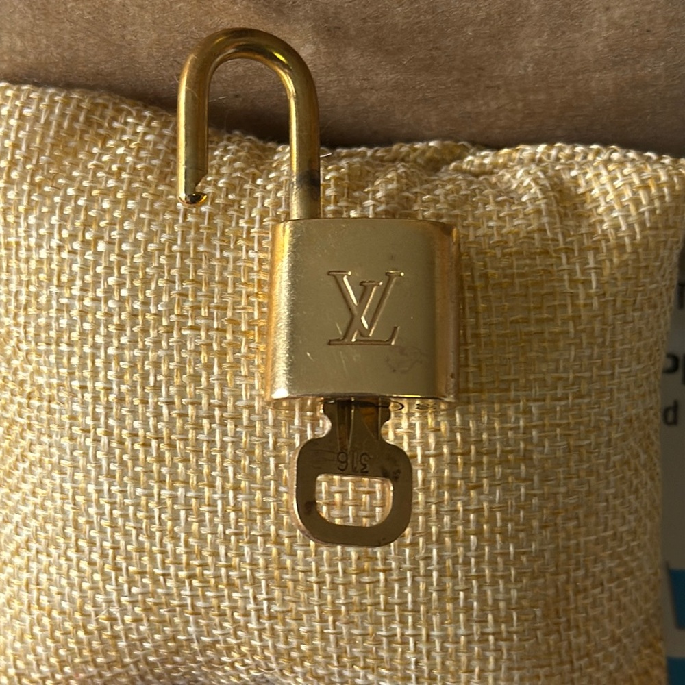 LOUIS VUITTON Padlock LOCK 316 with KEY - Picture 3 of 3